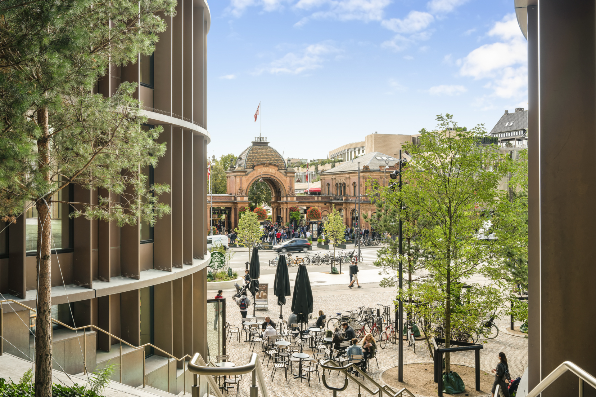 Axel Towers med kig mod Tivoli
