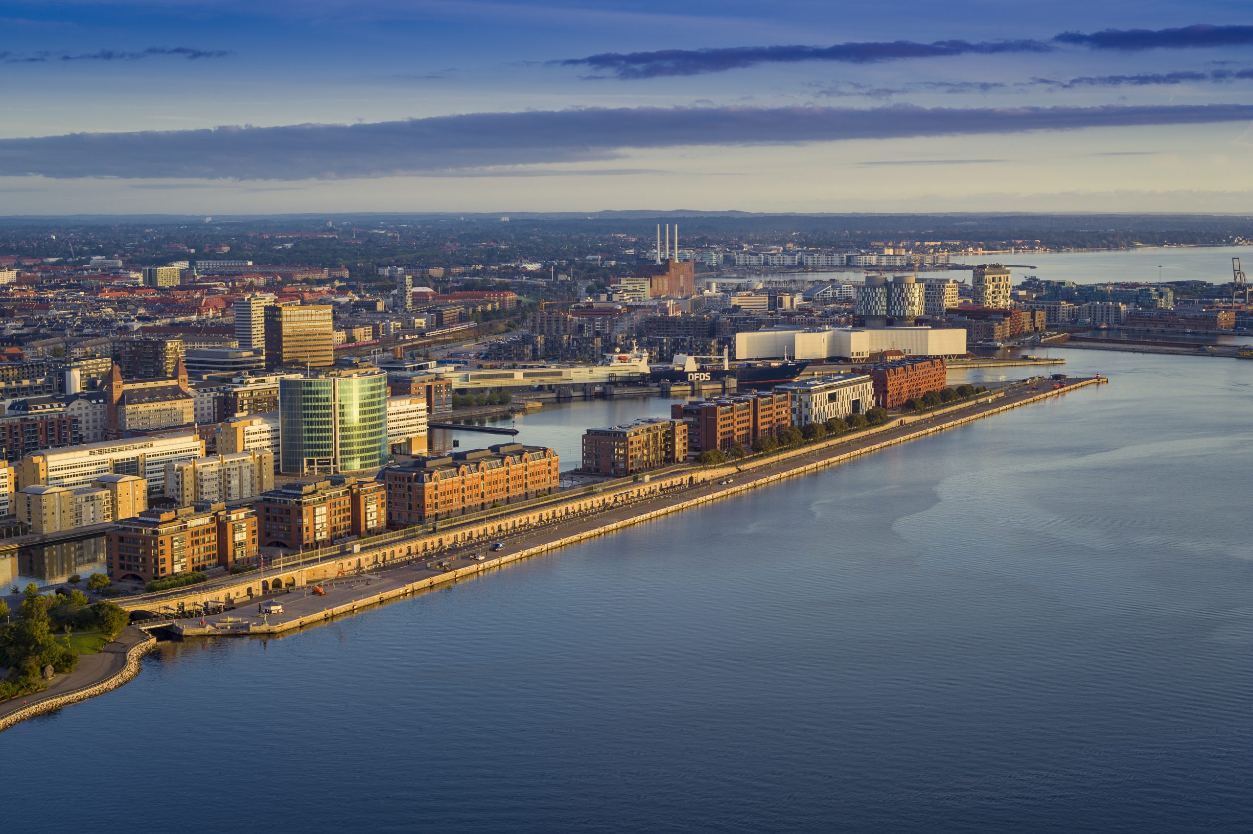 En lang linie af pakhuse