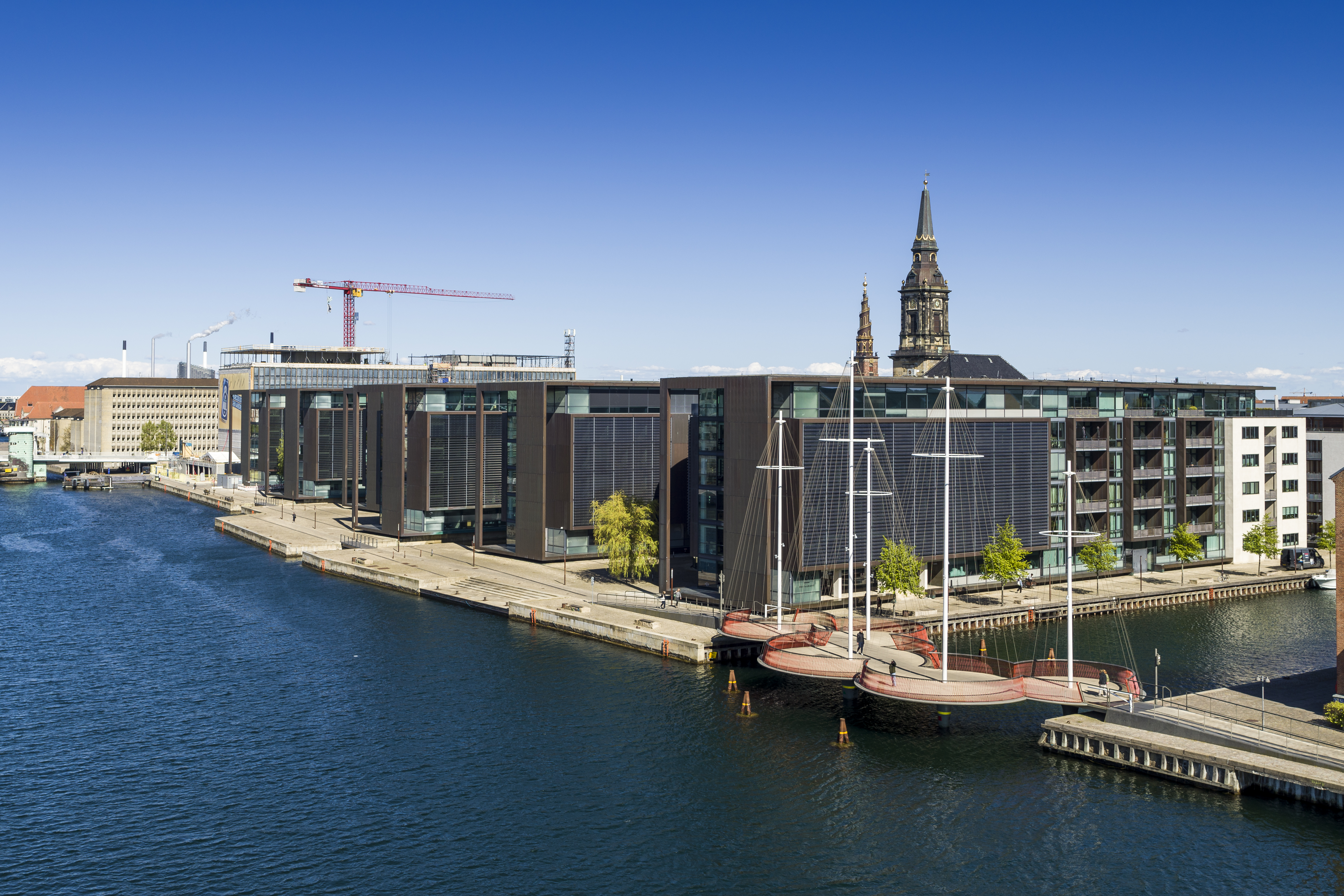 Christiansbro består af fire seksetagers glasbygninger