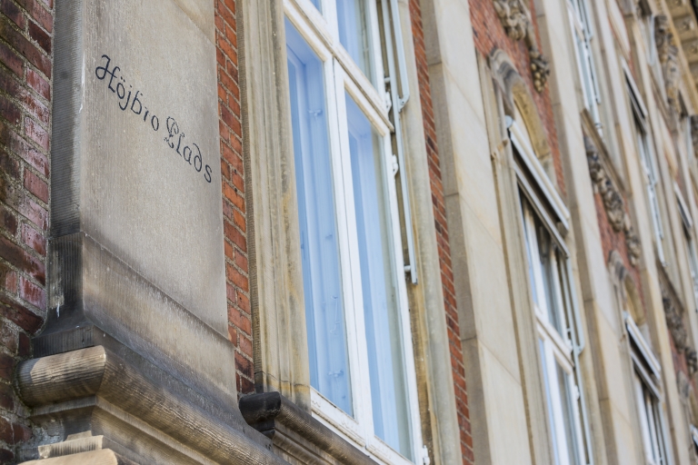 Ejendommens flotte og klassiske arkitektur