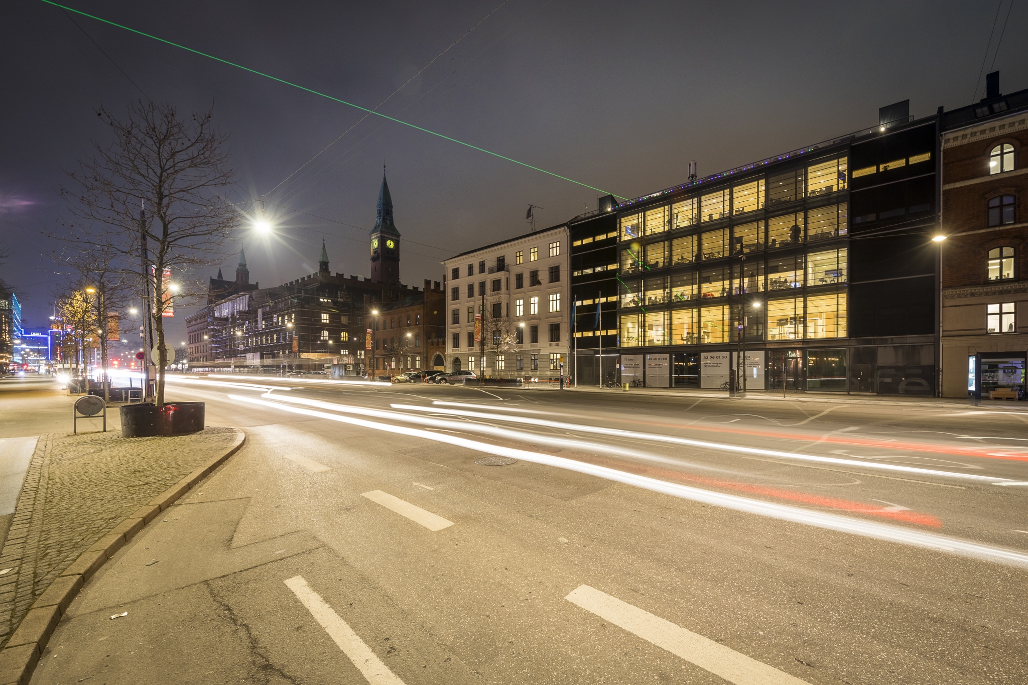 H. C. Andersens Boulevard 27 i København om aftenen