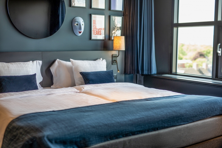 Værelserne er indrettet med nordisk design med fine detaljer fra teaterverdenen.