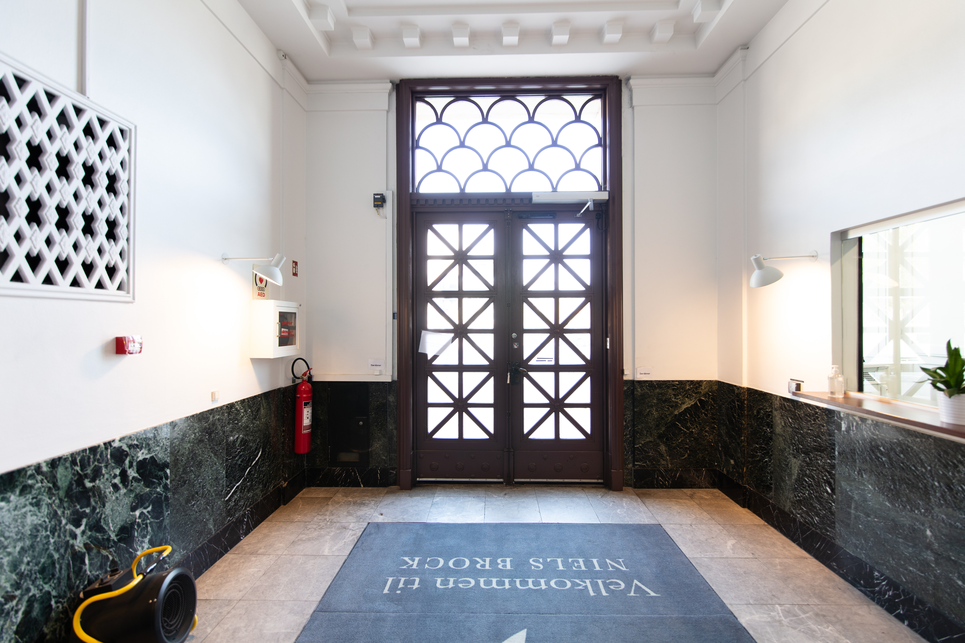 Hovedindgang ved H. C. Andersens Boulevard 2 i København