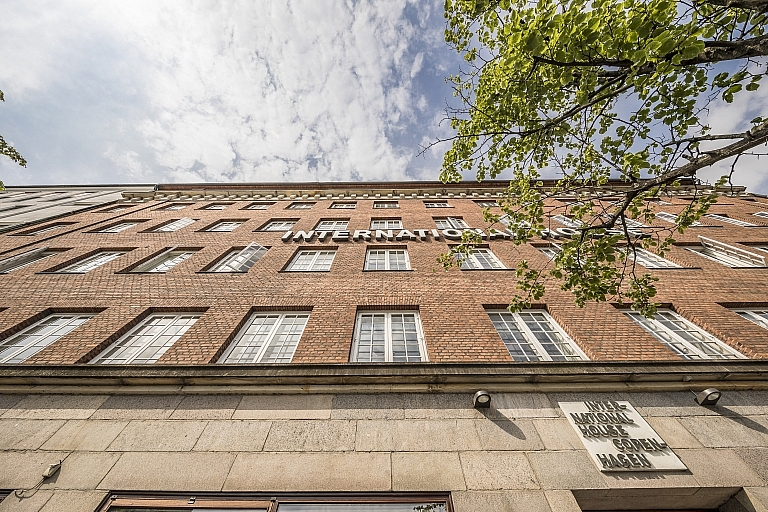 Gyldenløvesgade 11 i København V set nedefra