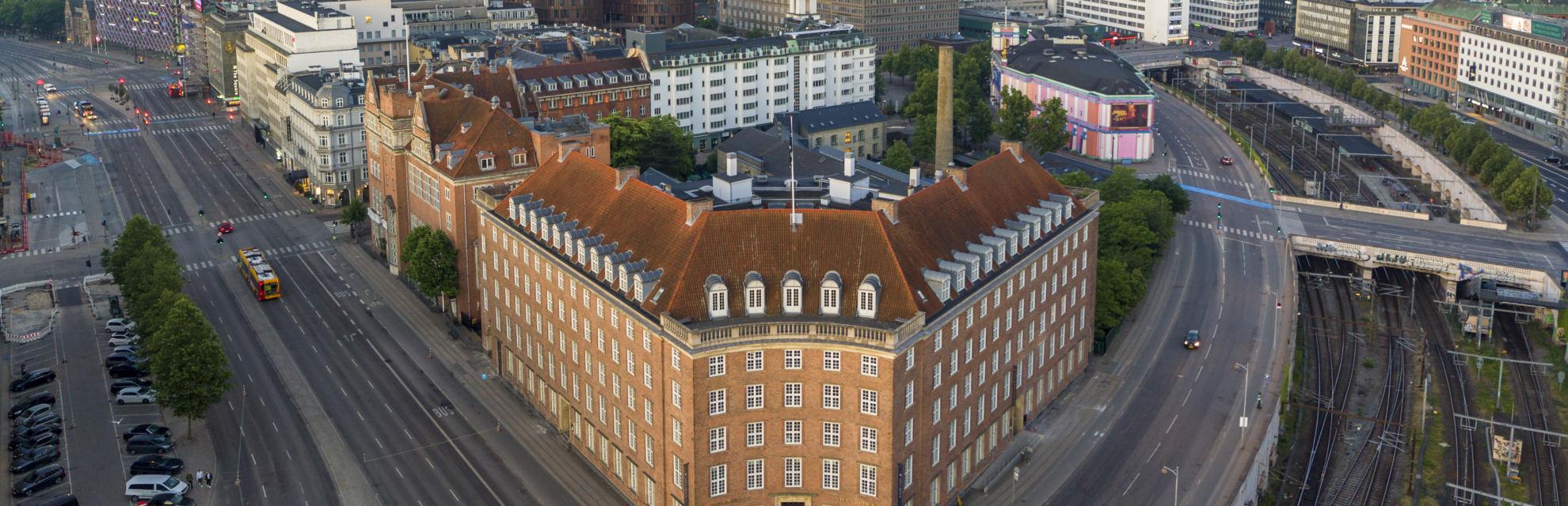 Erhvervsejendom på hjørnet af H. C. Andersens Boulevard og Hammerichsgade